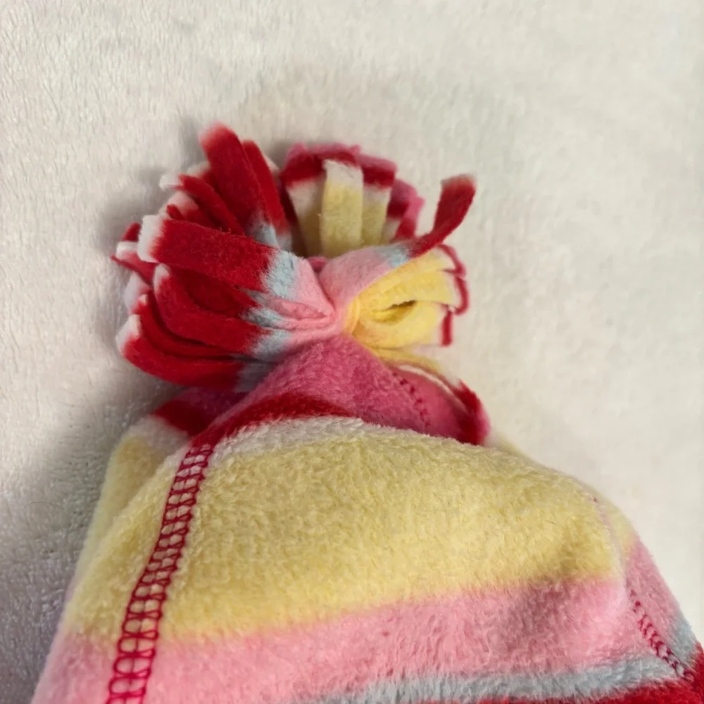 Vintage y2k old navy baby girl hat with Pom Pom fleece winter